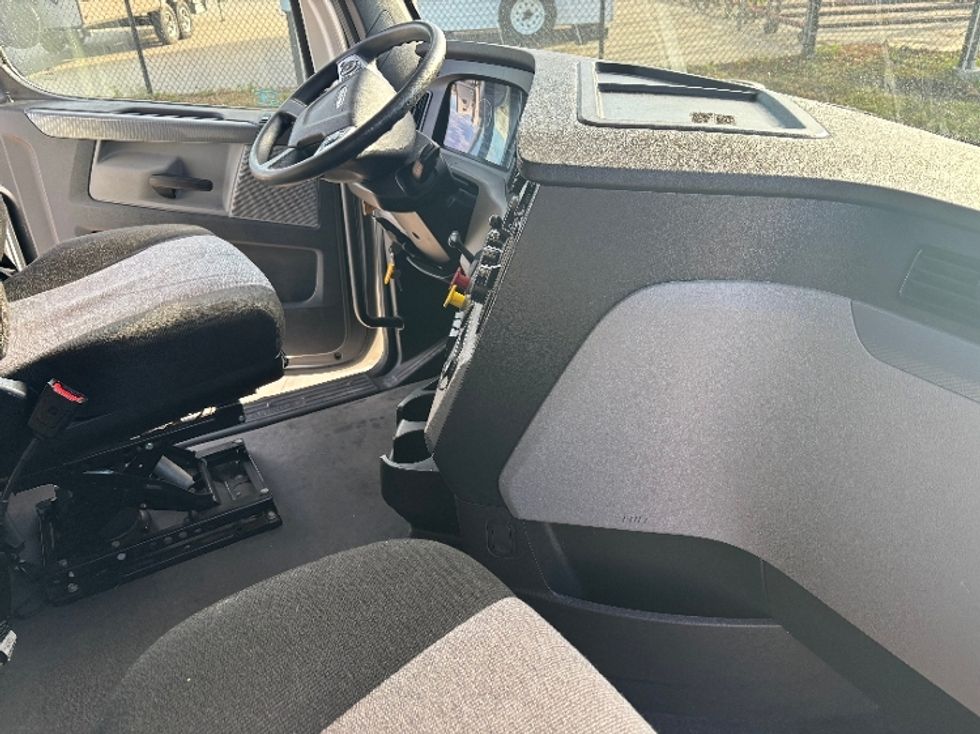 Sleeper Tractor-Heavy Duty Tractors-Freightliner-2021-T12664ST-West Fargo-ND-372,062\n\t\tmiles-$ 73,750 - Image 13