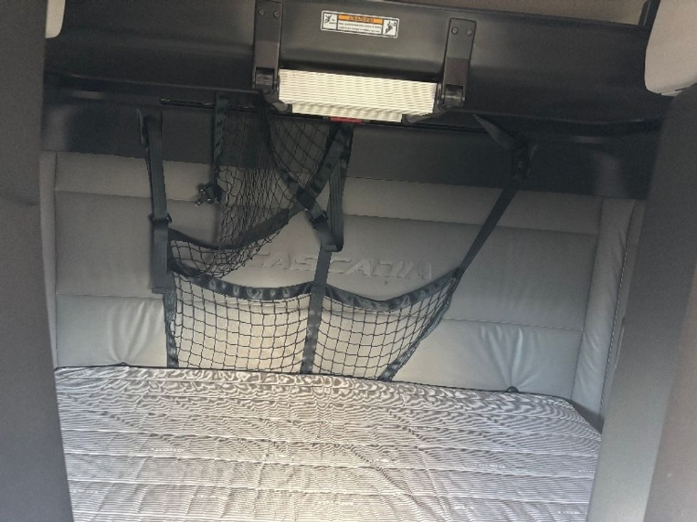 Sleeper Tractor-Heavy Duty Tractors-Freightliner-2021-T12664ST-West Fargo-ND-372,062\n\t\tmiles-$ 73,750 - Image 14