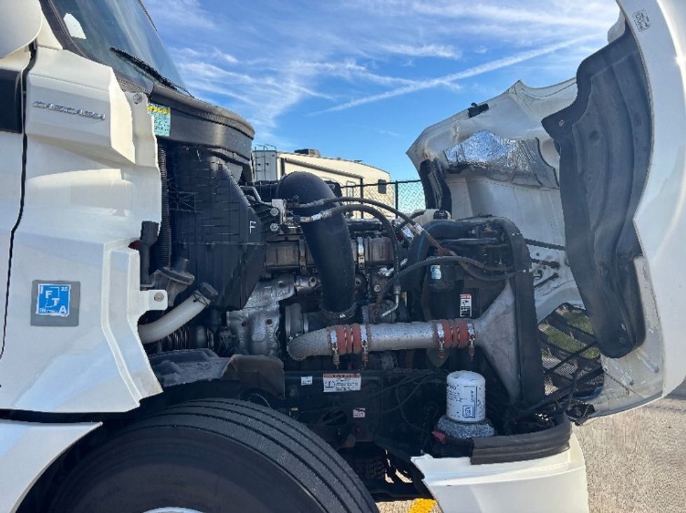 Sleeper Tractor-Heavy Duty Tractors-Freightliner-2021-T12664ST-West Fargo-ND-372,062\n\t\tmiles-$ 73,750 - Image 16