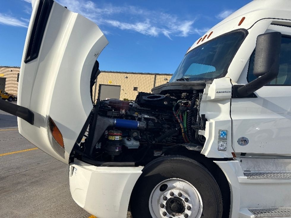 Sleeper Tractor-Heavy Duty Tractors-Freightliner-2021-T12664ST-West Fargo-ND-372,062\n\t\tmiles-$ 73,750 - Image 17