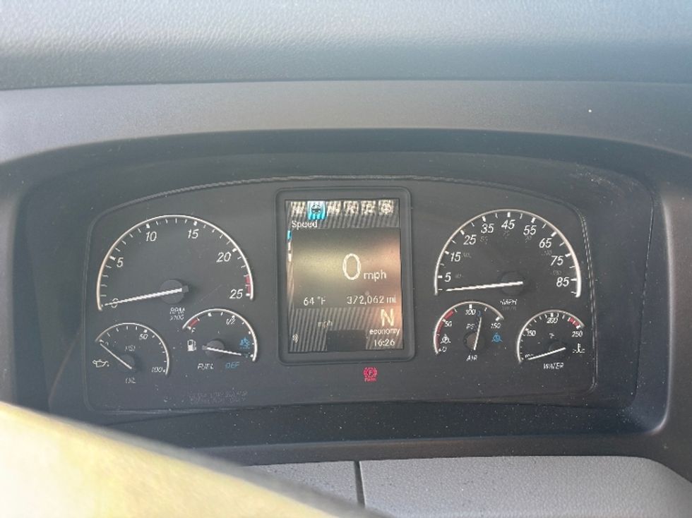 Sleeper Tractor-Heavy Duty Tractors-Freightliner-2021-T12664ST-West Fargo-ND-372,062\n\t\tmiles-$ 73,750 - Image 18