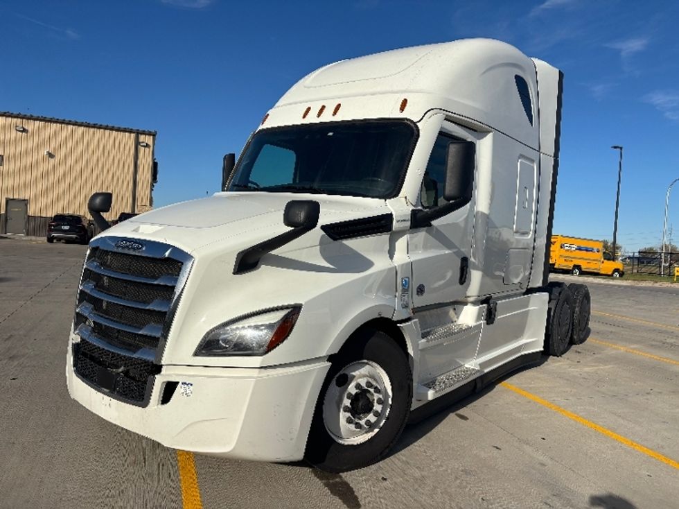 Sleeper Tractor-Heavy Duty Tractors-Freightliner-2021-T12664ST-West Fargo-ND-372,062\n\t\tmiles-$ 73,750 - Image 3