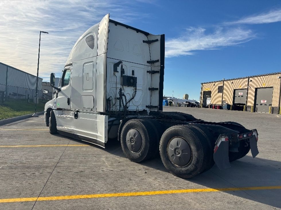 Sleeper Tractor-Heavy Duty Tractors-Freightliner-2021-T12664ST-West Fargo-ND-372,062\n\t\tmiles-$ 73,750 - Image 5