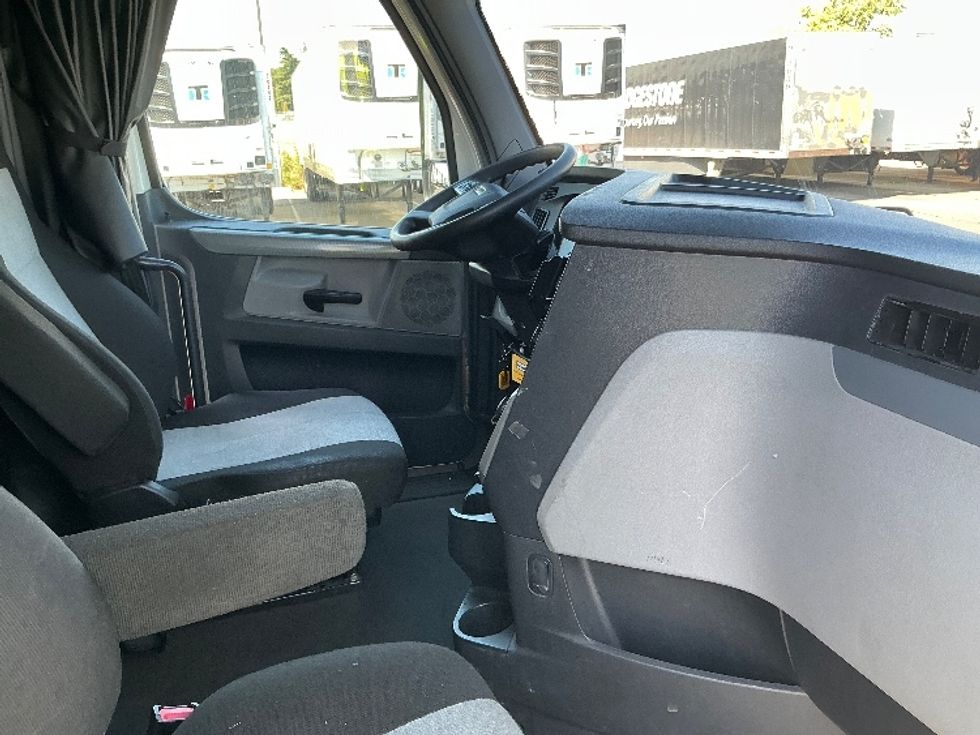 Sleeper Tractor-Heavy Duty Tractors-Freightliner-2021-T12664ST-West Sacramento-CA-599,059\n\t\tmiles-$ 57,500 - Image 15