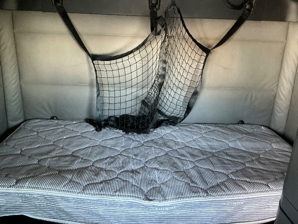 Sleeper Tractor-Heavy Duty Tractors-Freightliner-2021-T12664ST-West Sacramento-CA-599,059\n\t\tmiles-$ 57,500 - Image 17