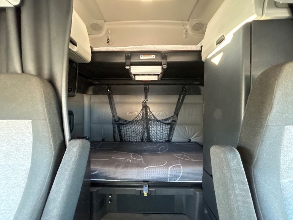 Sleeper Tractor-Heavy Duty Tractors-Freightliner-2021-T12664ST-West Sacramento-CA-607,861\n\t\tmiles-$ 71,750 - Image 16