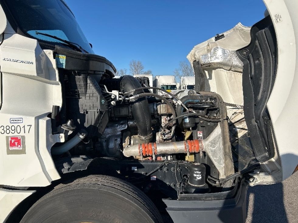 Sleeper Tractor-Heavy Duty Tractors-Freightliner-2021-T12664ST-West Sacramento-CA-607,861\n\t\tmiles-$ 71,750 - Image 20