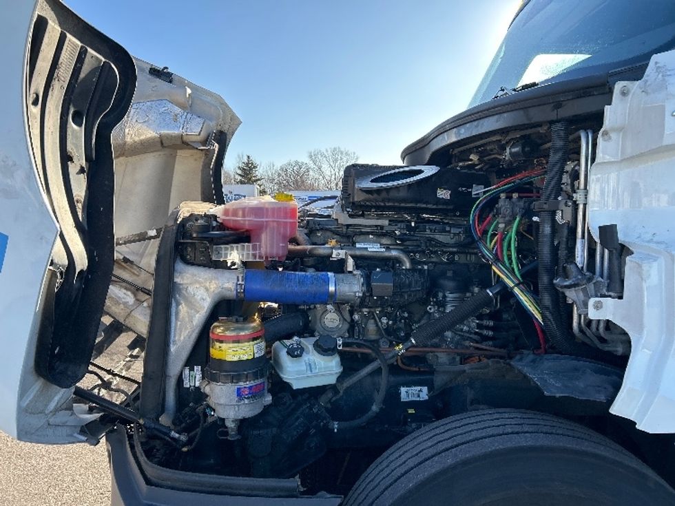 Sleeper Tractor-Heavy Duty Tractors-Freightliner-2021-T12664ST-West Sacramento-CA-607,861\n\t\tmiles-$ 71,750 - Image 21