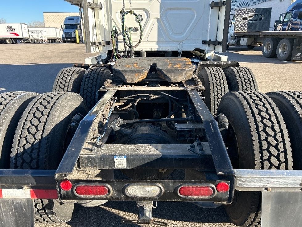 Sleeper Tractor-Heavy Duty Tractors-Freightliner-2021-T12664ST-West Sacramento-CA-607,861\n\t\tmiles-$ 71,750 - Image 6