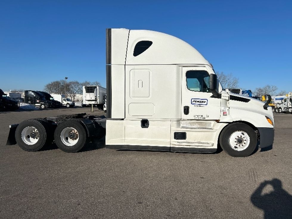 Sleeper Tractor-Heavy Duty Tractors-Freightliner-2021-T12664ST-West Sacramento-CA-607,861\n\t\tmiles-$ 71,750 - Image 8