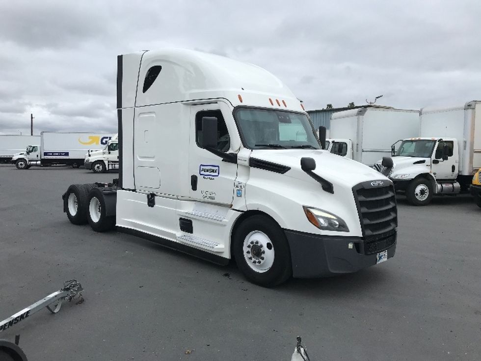 Sleeper Tractor-Heavy Duty Tractors-Freightliner-2021-T12664ST-West Sacramento-CA-712,216\n\t\tmiles-$ 52,750 - Image 1