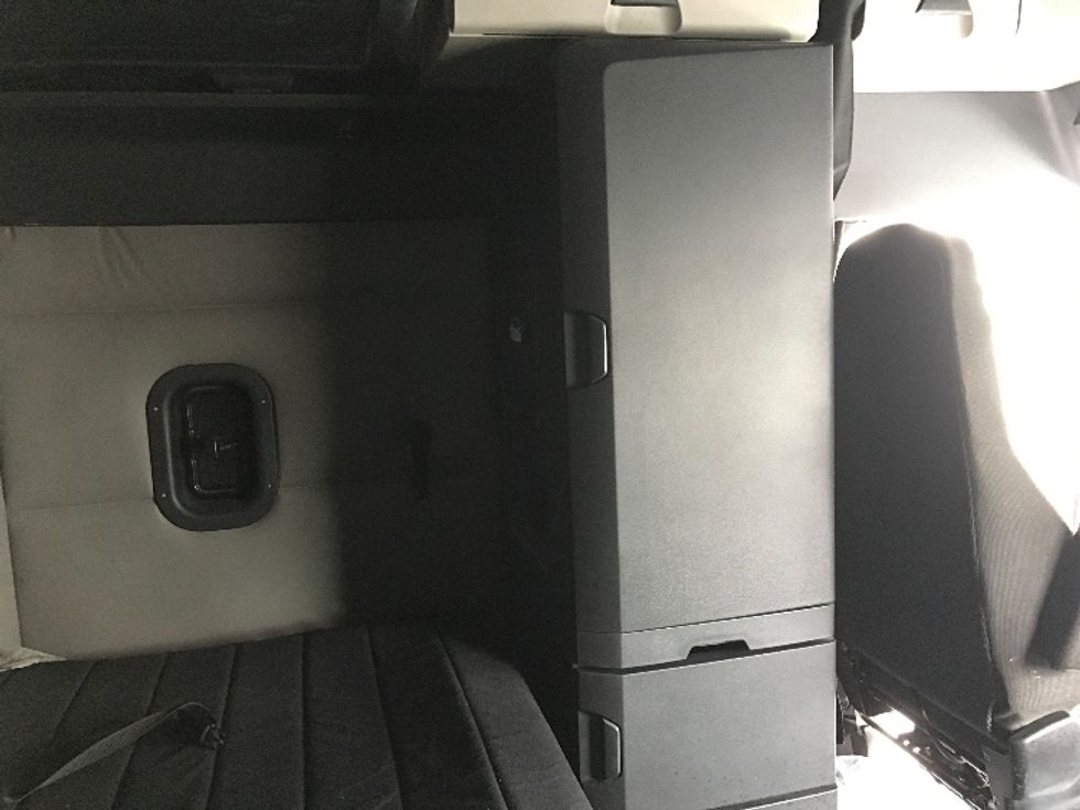 Sleeper Tractor-Heavy Duty Tractors-Freightliner-2021-T12664ST-West Sacramento-CA-712,216\n\t\tmiles-$ 52,750 - Image 19