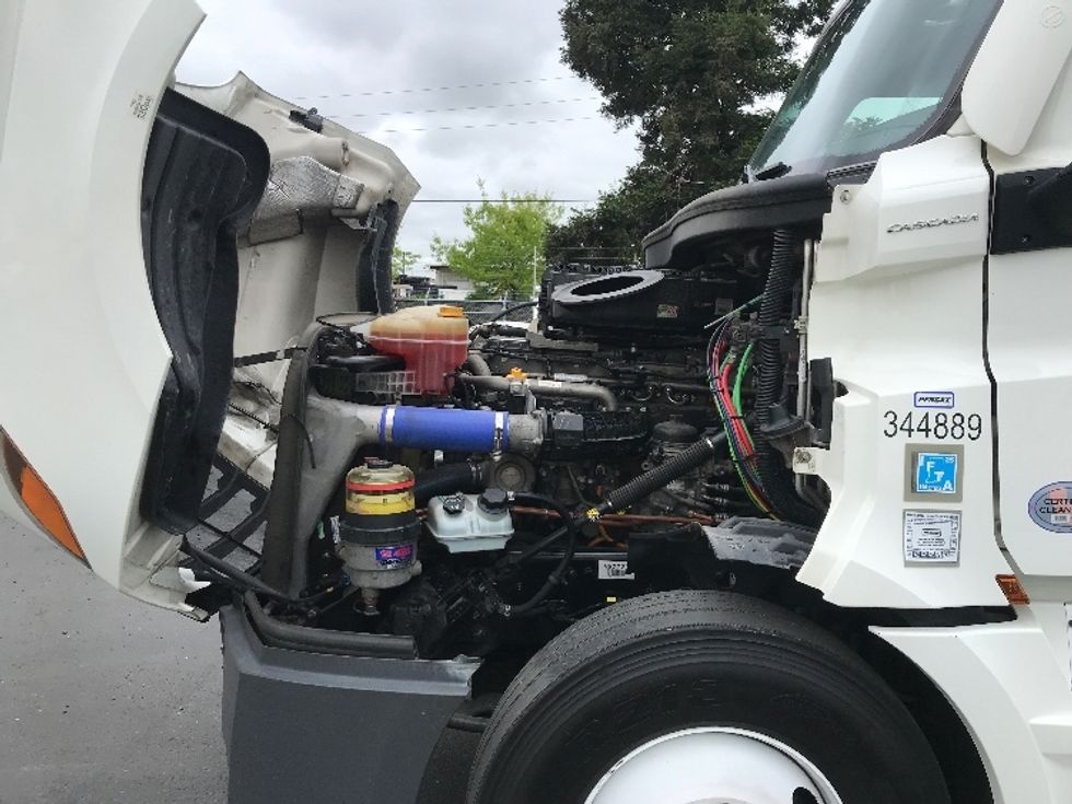 Sleeper Tractor-Heavy Duty Tractors-Freightliner-2021-T12664ST-West Sacramento-CA-712,216\n\t\tmiles-$ 52,750 - Image 21