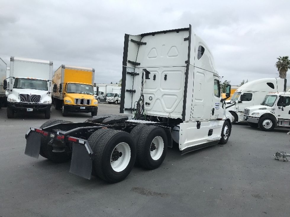 Sleeper Tractor-Heavy Duty Tractors-Freightliner-2021-T12664ST-West Sacramento-CA-712,216\n\t\tmiles-$ 52,750 - Image 7