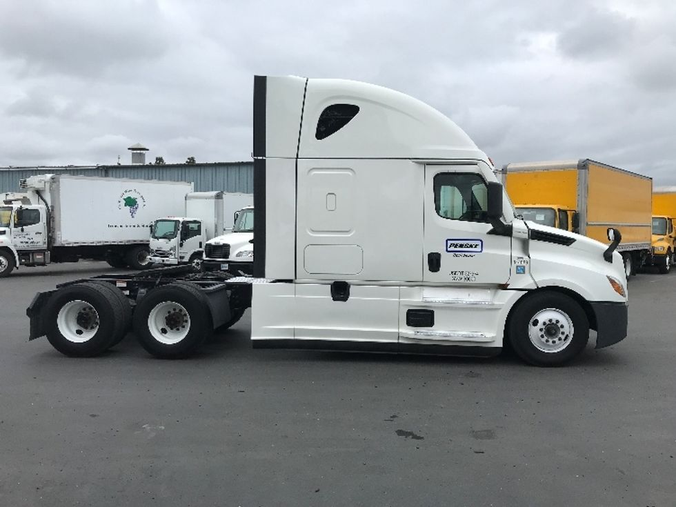 Sleeper Tractor-Heavy Duty Tractors-Freightliner-2021-T12664ST-West Sacramento-CA-712,216\n\t\tmiles-$ 52,750 - Image 8