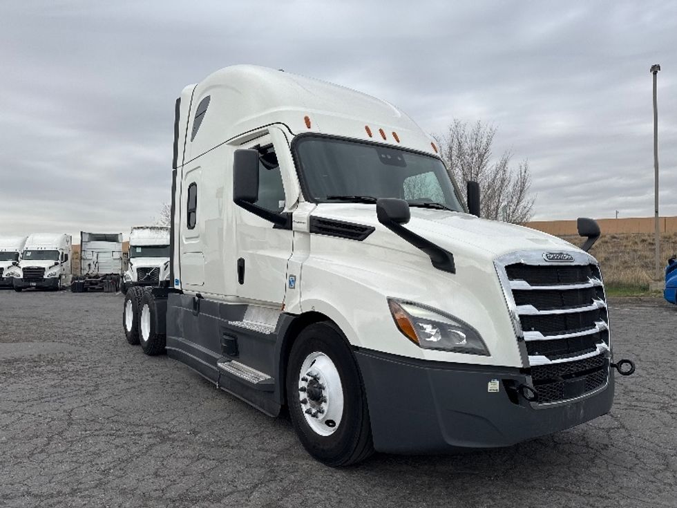 Sleeper Tractor-Heavy Duty Tractors-Freightliner-2021-T12664ST-West Valley City-UT-295,441\n\t\tmiles-$ 81,250 - Image 1
