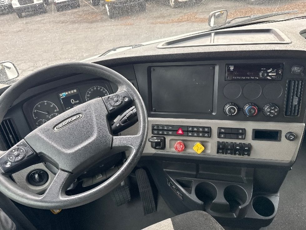 Sleeper Tractor-Heavy Duty Tractors-Freightliner-2021-T12664ST-West Valley City-UT-295,441\n\t\tmiles-$ 81,250 - Image 11