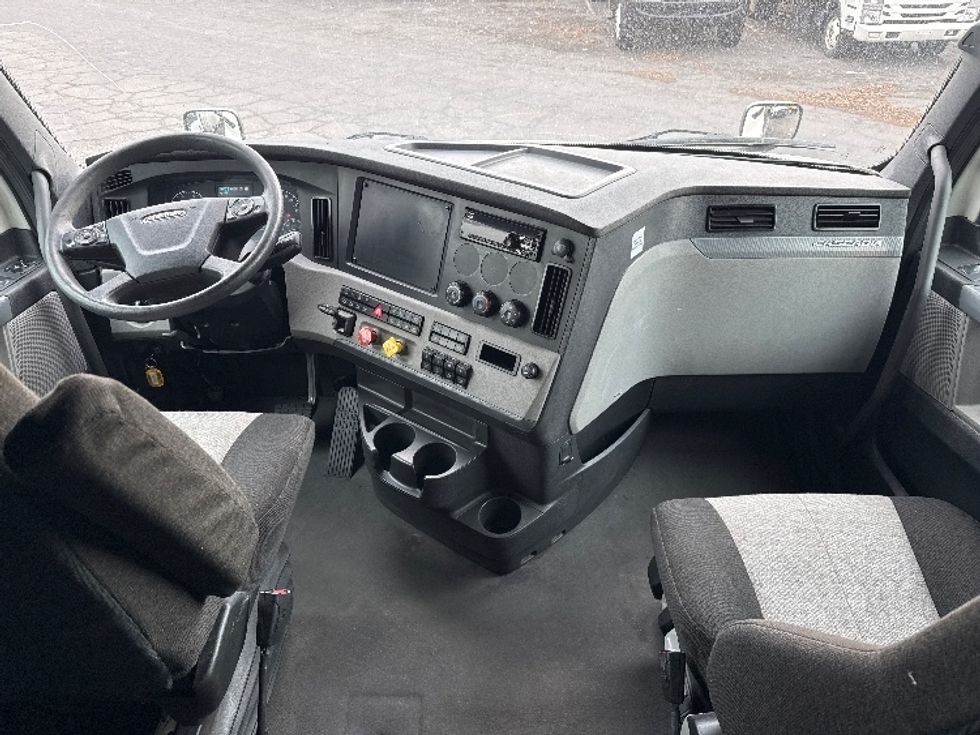 Sleeper Tractor-Heavy Duty Tractors-Freightliner-2021-T12664ST-West Valley City-UT-295,441\n\t\tmiles-$ 81,250 - Image 12