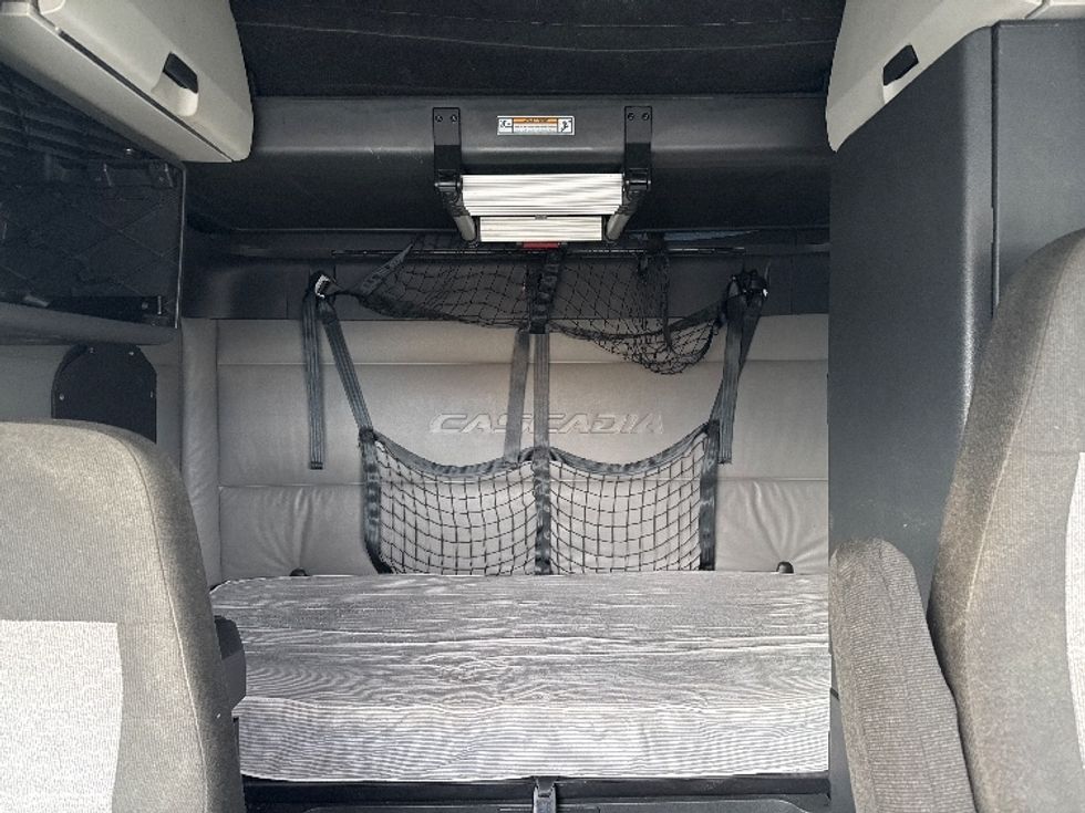 Sleeper Tractor-Heavy Duty Tractors-Freightliner-2021-T12664ST-West Valley City-UT-295,441\n\t\tmiles-$ 81,250 - Image 16