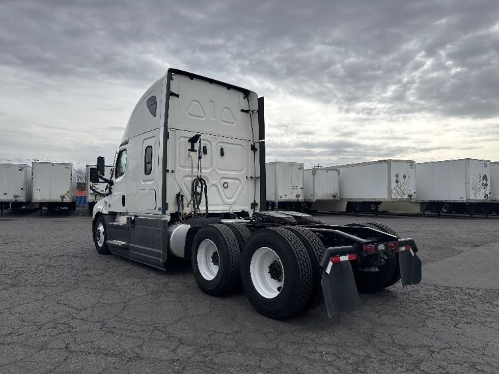 Sleeper Tractor-Heavy Duty Tractors-Freightliner-2021-T12664ST-West Valley City-UT-295,441\n\t\tmiles-$ 81,250 - Image 5