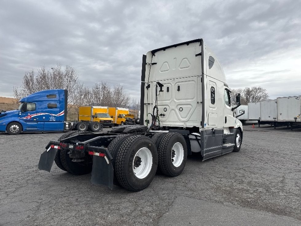 Sleeper Tractor-Heavy Duty Tractors-Freightliner-2021-T12664ST-West Valley City-UT-295,441\n\t\tmiles-$ 81,250 - Image 7