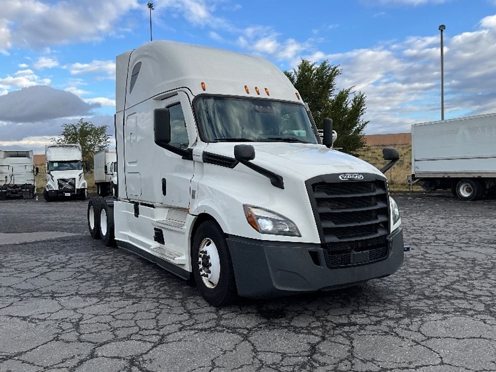 Sleeper Tractor-Heavy Duty Tractors-Freightliner-2021-T12664ST-West Valley City-UT-435,334\n\t\tmiles-$ 76,750 - Image 1