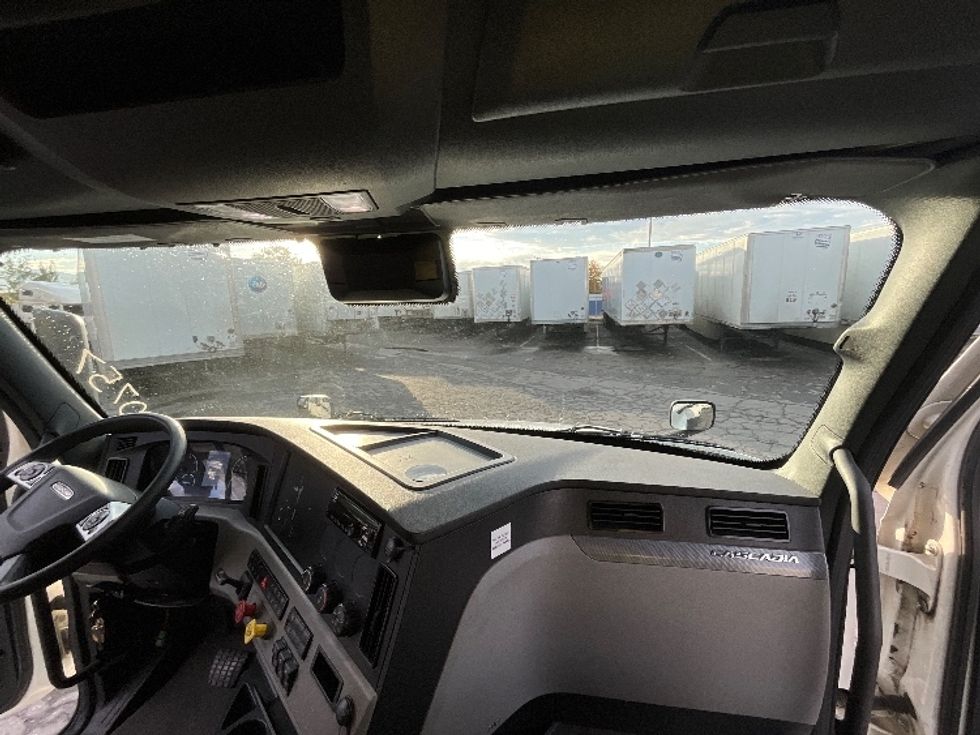 Sleeper Tractor-Heavy Duty Tractors-Freightliner-2021-T12664ST-West Valley City-UT-435,334\n\t\tmiles-$ 76,750 - Image 14