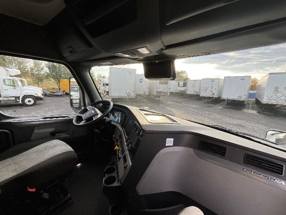 Sleeper Tractor-Heavy Duty Tractors-Freightliner-2021-T12664ST-West Valley City-UT-435,334\n\t\tmiles-$ 76,750 - Image 16