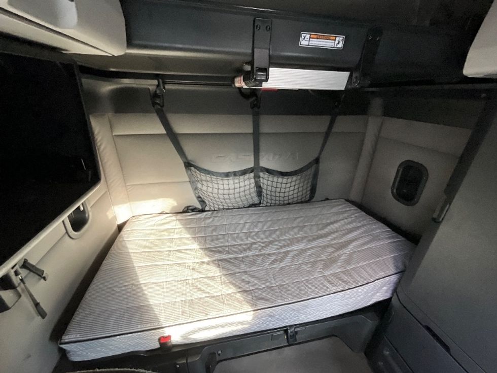 Sleeper Tractor-Heavy Duty Tractors-Freightliner-2021-T12664ST-West Valley City-UT-435,334\n\t\tmiles-$ 76,750 - Image 17