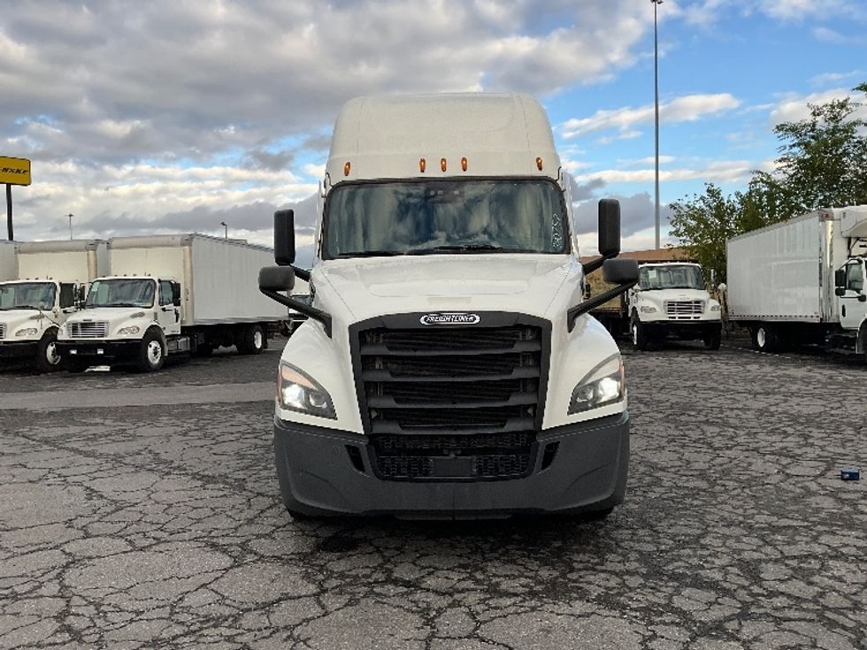 Sleeper Tractor-Heavy Duty Tractors-Freightliner-2021-T12664ST-West Valley City-UT-435,334\n\t\tmiles-$ 76,750 - Image 2