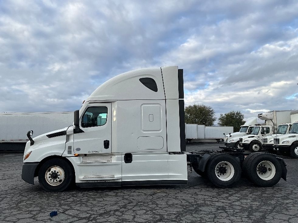 Sleeper Tractor-Heavy Duty Tractors-Freightliner-2021-T12664ST-West Valley City-UT-435,334\n\t\tmiles-$ 76,750 - Image 4