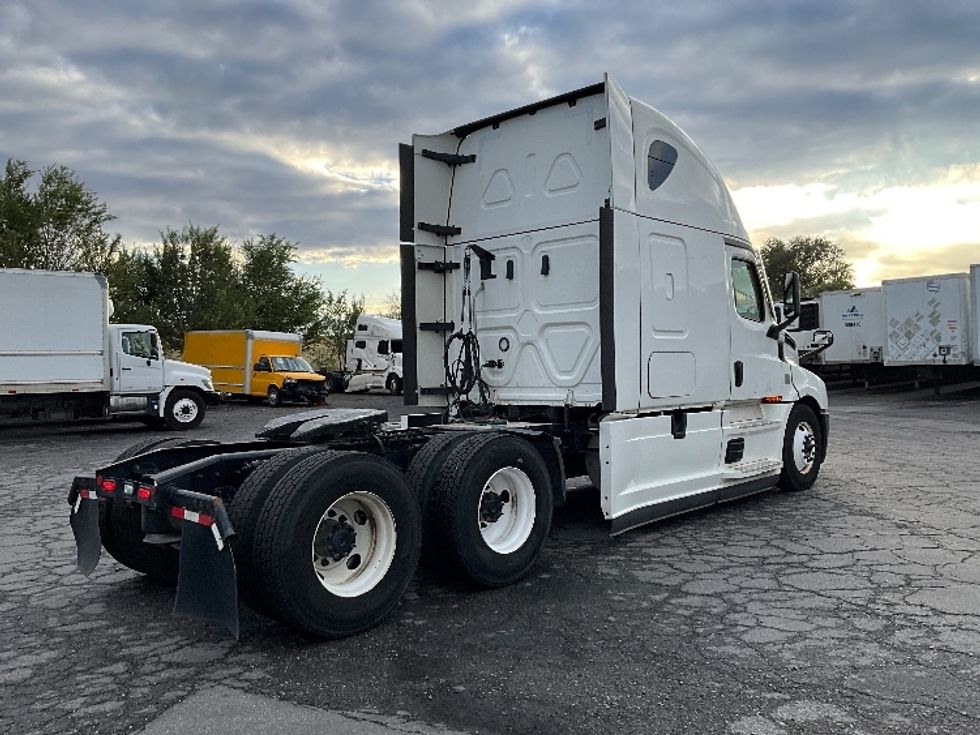 Sleeper Tractor-Heavy Duty Tractors-Freightliner-2021-T12664ST-West Valley City-UT-435,334\n\t\tmiles-$ 76,750 - Image 7