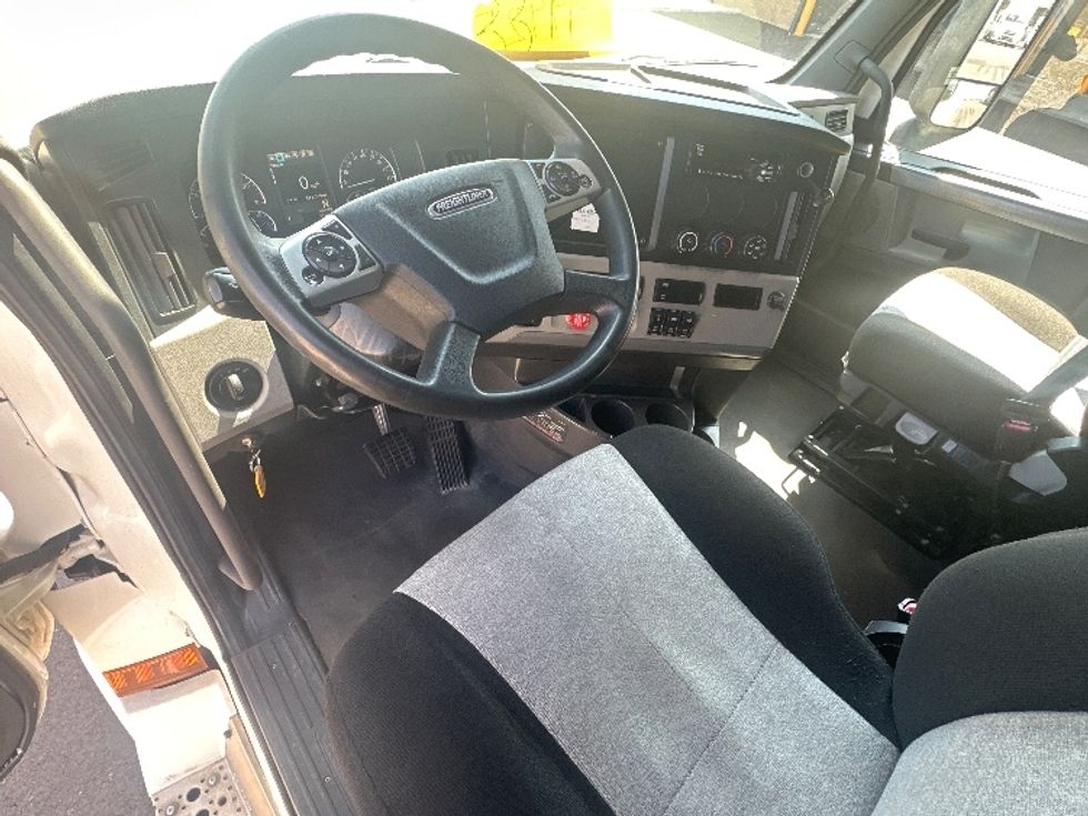 Sleeper Tractor-Heavy Duty Tractors-Freightliner-2021-T12664ST-West Valley City-UT-493,915\n\t\tmiles-$ 77,500 - Image 10