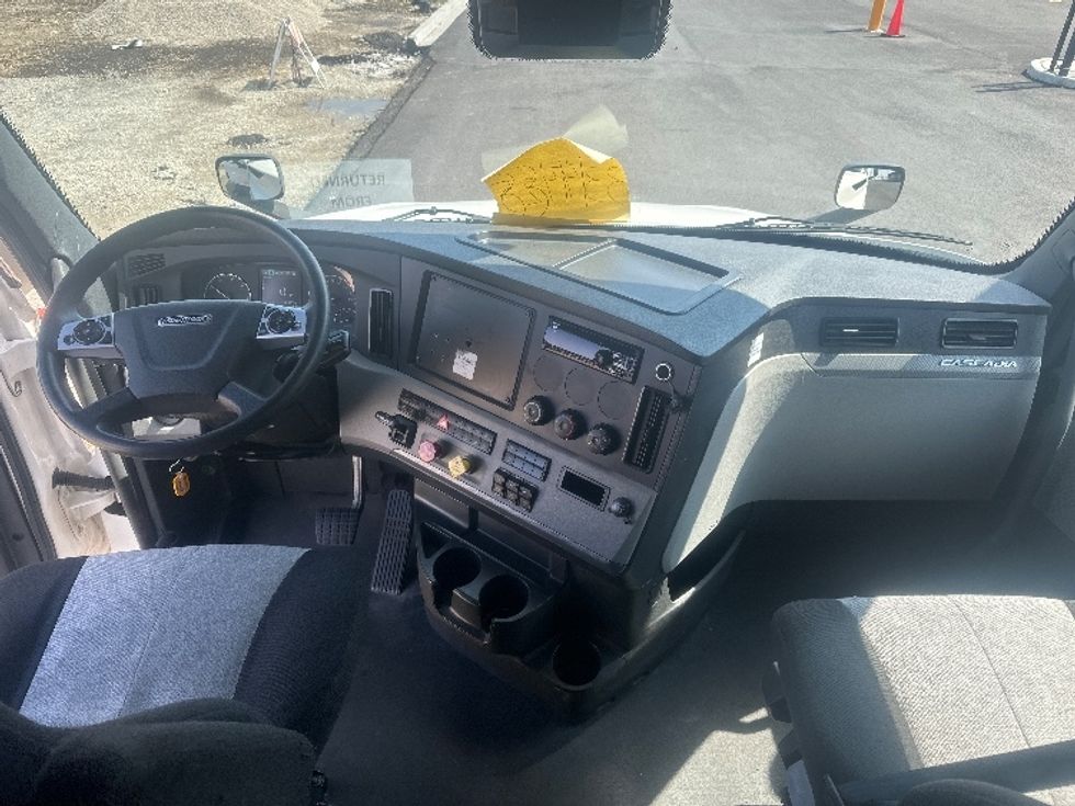 Sleeper Tractor-Heavy Duty Tractors-Freightliner-2021-T12664ST-West Valley City-UT-493,915\n\t\tmiles-$ 77,500 - Image 12