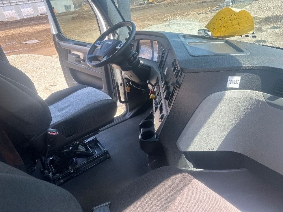Sleeper Tractor-Heavy Duty Tractors-Freightliner-2021-T12664ST-West Valley City-UT-493,915\n\t\tmiles-$ 77,500 - Image 15