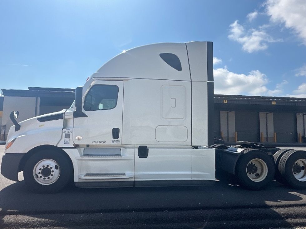 Sleeper Tractor-Heavy Duty Tractors-Freightliner-2021-T12664ST-West Valley City-UT-493,915\n\t\tmiles-$ 77,500 - Image 4