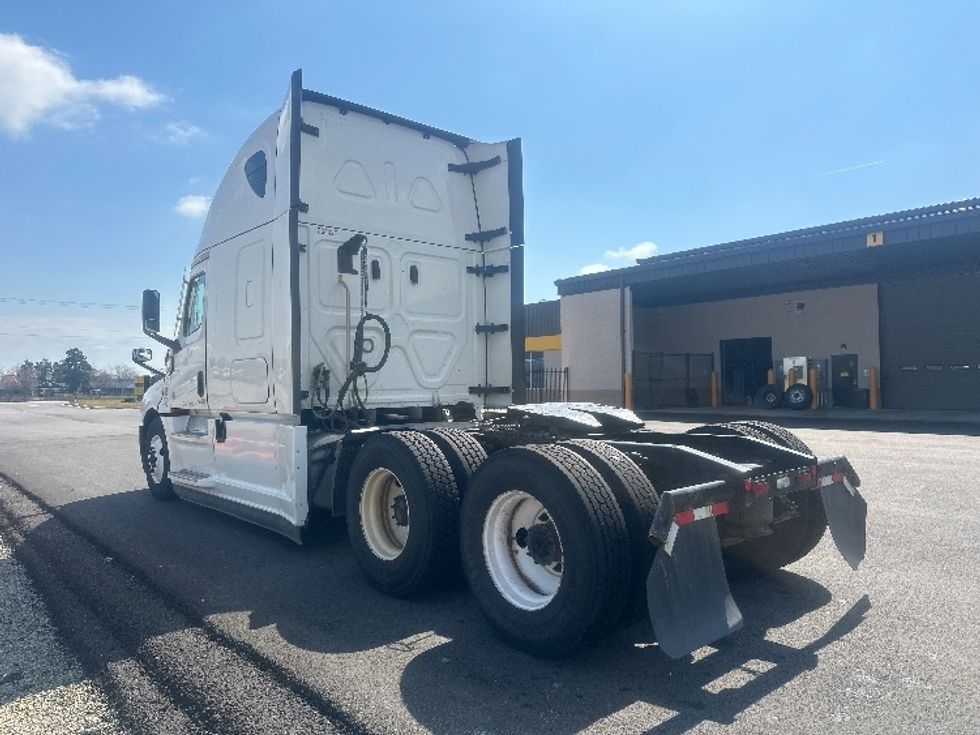Sleeper Tractor-Heavy Duty Tractors-Freightliner-2021-T12664ST-West Valley City-UT-493,915\n\t\tmiles-$ 77,500 - Image 5