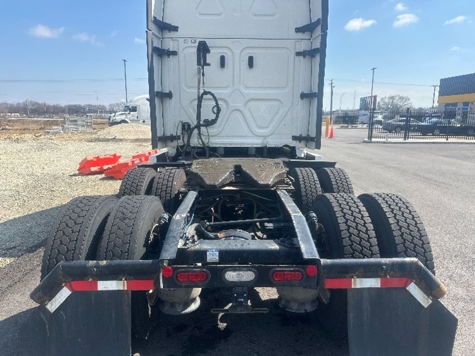 Sleeper Tractor-Heavy Duty Tractors-Freightliner-2021-T12664ST-West Valley City-UT-493,915\n\t\tmiles-$ 77,500 - Image 6