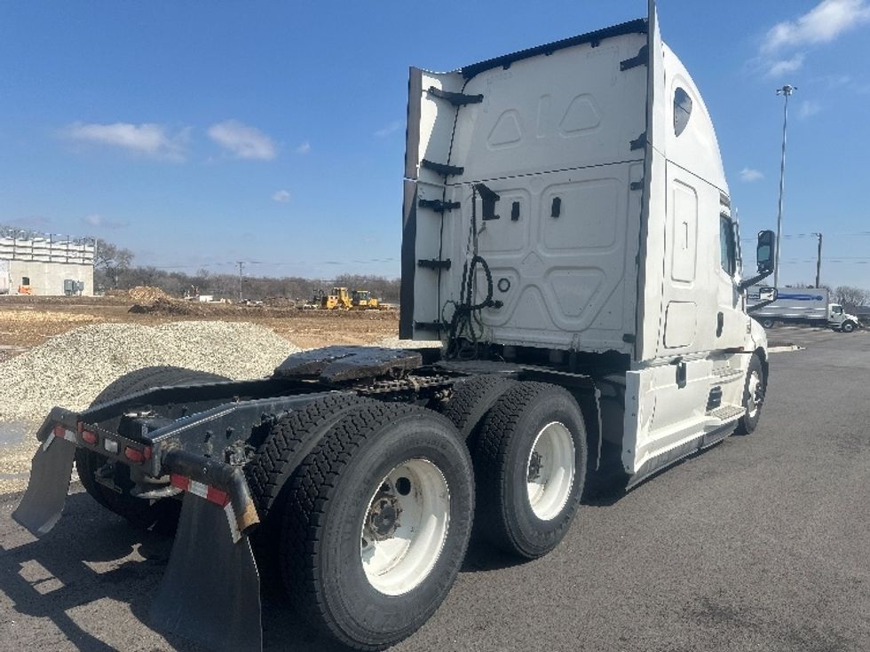 Sleeper Tractor-Heavy Duty Tractors-Freightliner-2021-T12664ST-West Valley City-UT-493,915\n\t\tmiles-$ 77,500 - Image 7