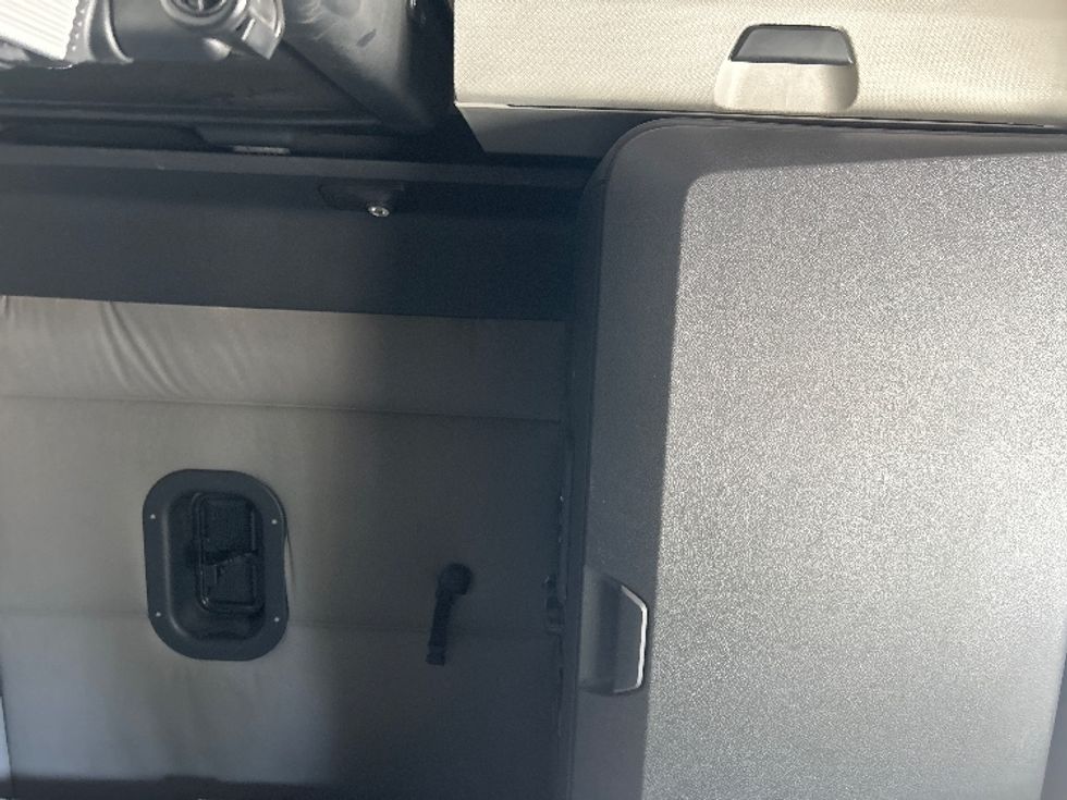 Sleeper Tractor-Heavy Duty Tractors-Freightliner-2021-T12664ST-West Valley City-UT-529,778\n\t\tmiles-$ 67,750 - Image 16