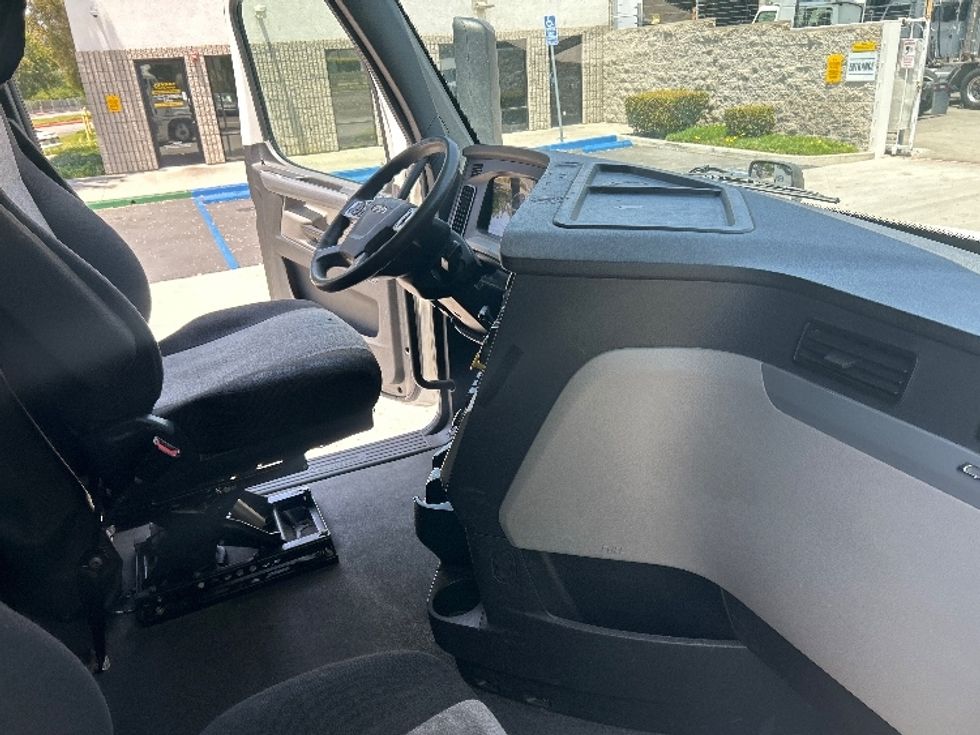 Sleeper Tractor-Heavy Duty Tractors-Freightliner-2021-T12664ST-West Valley City-UT-529,778\n\t\tmiles-$ 67,750 - Image 19