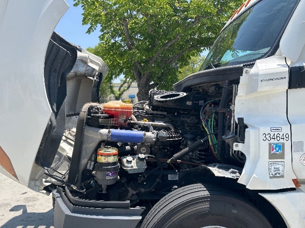 Sleeper Tractor-Heavy Duty Tractors-Freightliner-2021-T12664ST-West Valley City-UT-529,778\n\t\tmiles-$ 67,750 - Image 21