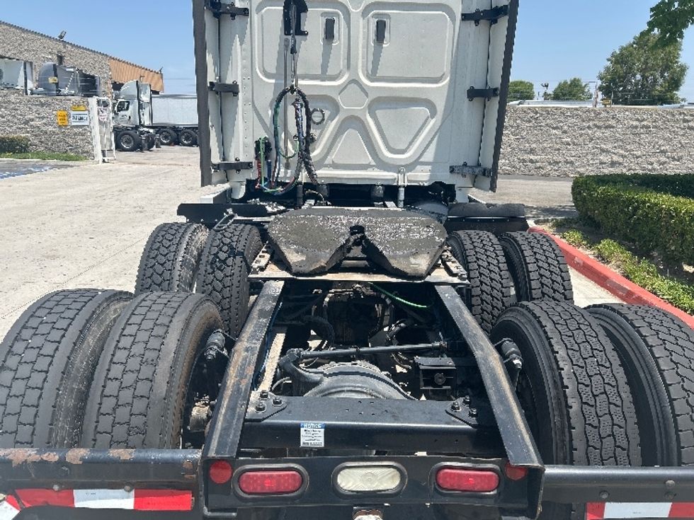 Sleeper Tractor-Heavy Duty Tractors-Freightliner-2021-T12664ST-West Valley City-UT-529,778\n\t\tmiles-$ 67,750 - Image 6