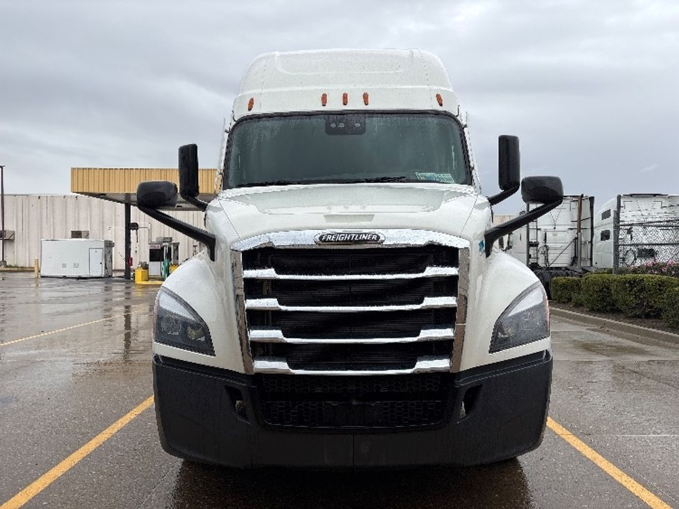 2021 Freightliner Cascadia 126" Sleeper Cab photo 2