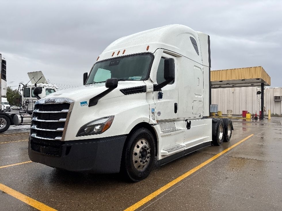 2021 Freightliner Cascadia 126" Sleeper Cab photo 3