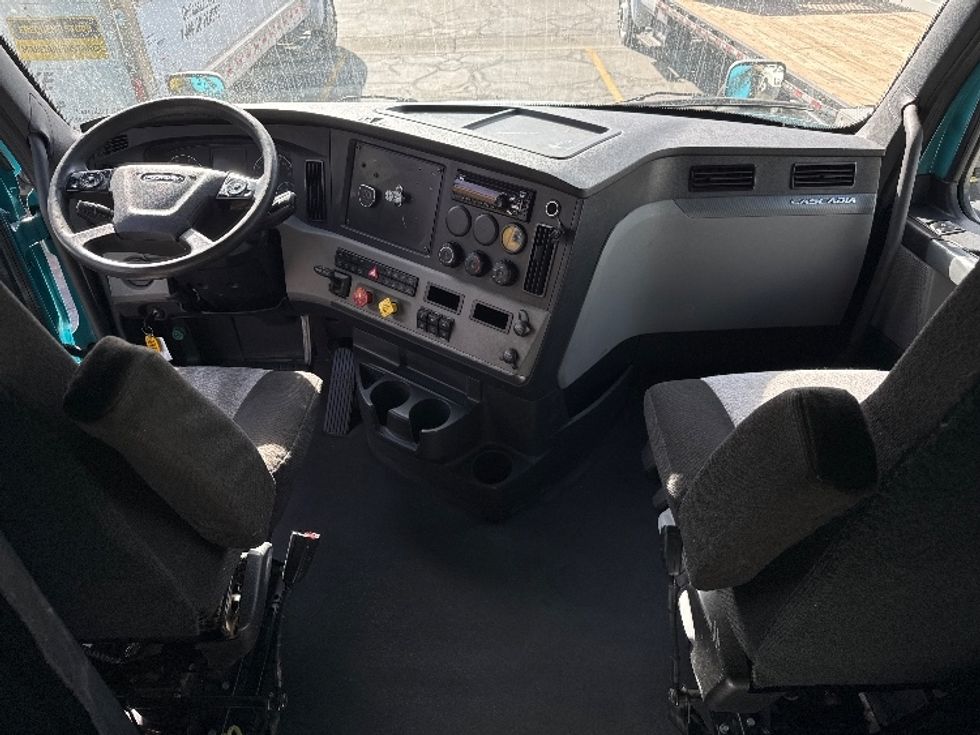 Sleeper Tractor-Heavy Duty Tractors-Freightliner-2021-T12664ST-West Valley City-UT-628,647\n\t\tmiles-$ 55,250 - Image 12