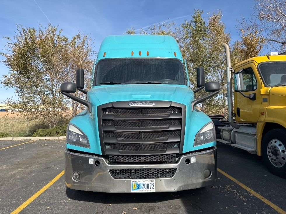 Sleeper Tractor-Heavy Duty Tractors-Freightliner-2021-T12664ST-West Valley City-UT-628,647\n\t\tmiles-$ 55,250 - Image 2