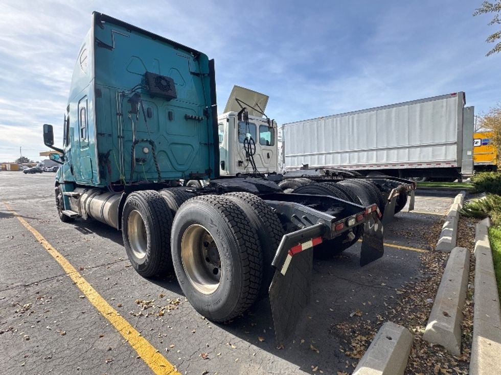 Sleeper Tractor-Heavy Duty Tractors-Freightliner-2021-T12664ST-West Valley City-UT-628,647\n\t\tmiles-$ 55,250 - Image 5