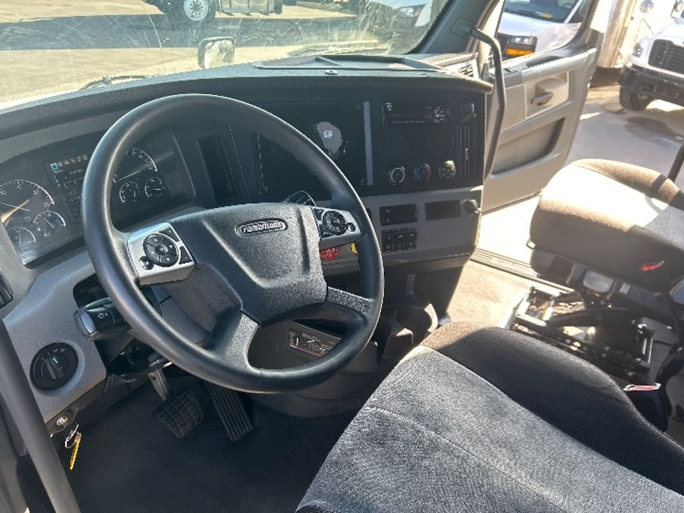 Sleeper Tractor-Heavy Duty Tractors-Freightliner-2021-T12664ST-West Valley City-UT-650,872\n\t\tmiles-$ 48,750 - Image 10