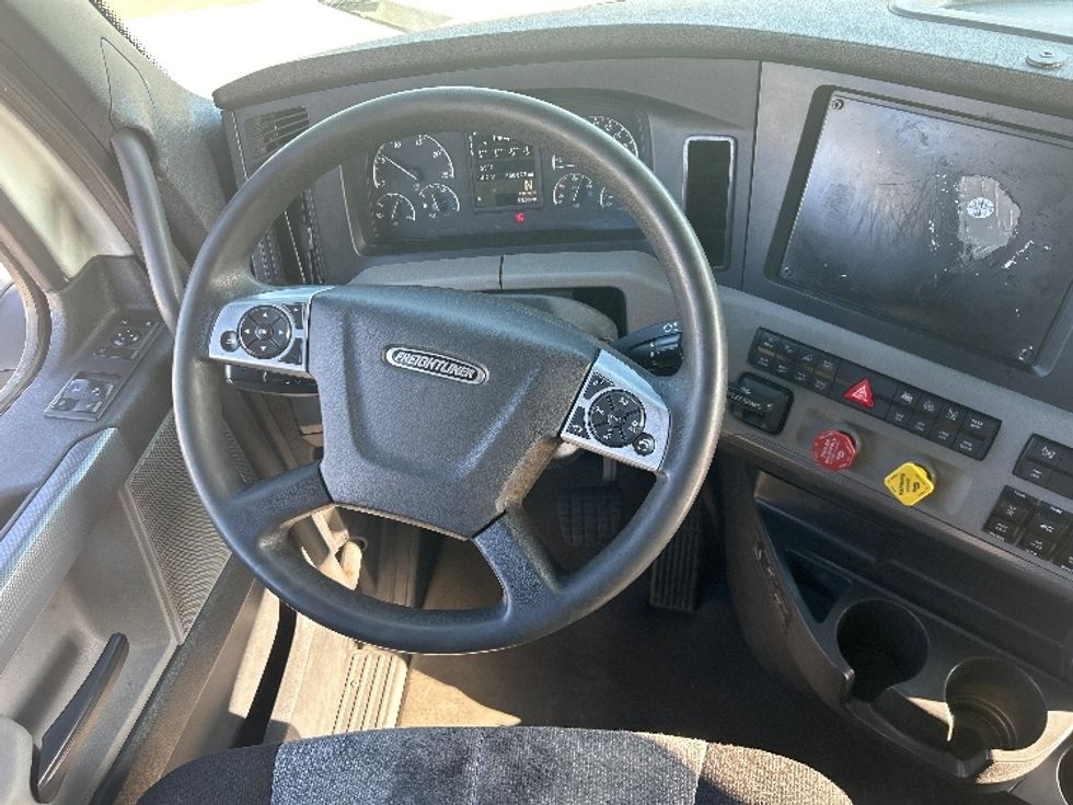 Sleeper Tractor-Heavy Duty Tractors-Freightliner-2021-T12664ST-West Valley City-UT-650,872\n\t\tmiles-$ 48,750 - Image 11